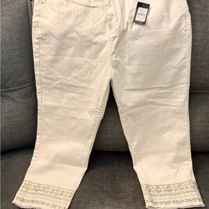 Avenue Cream Cropped Pants
